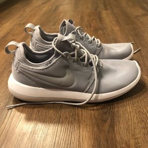 Nike Women’s Roshe Two tennis shoes
